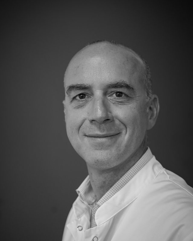 Dr Gilles Estour — Chirurgien orthopédiste, Médipôle de Savoie