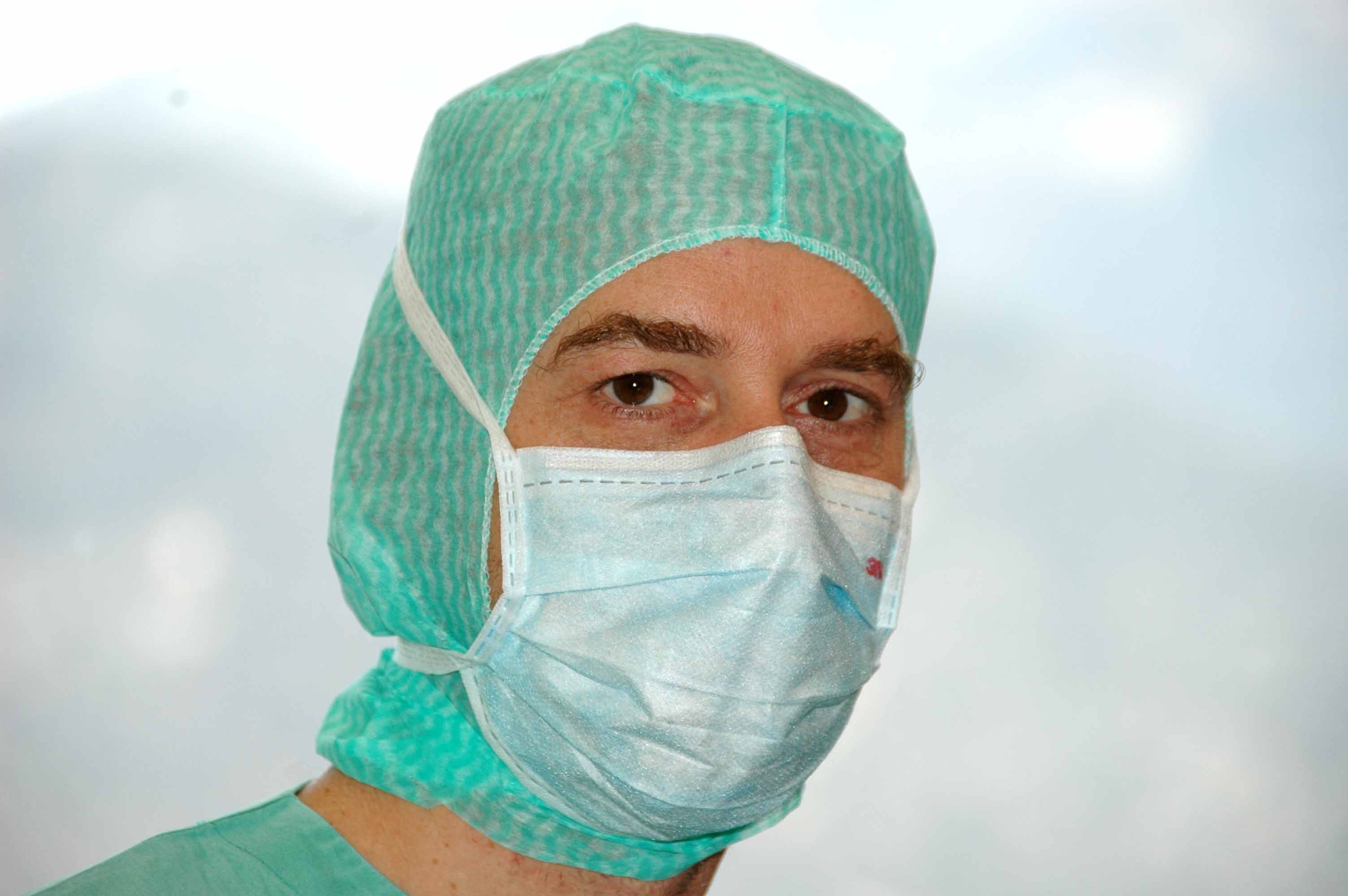 Dr Gilles Estour, chirurgien orthopédiste prothèses du genou et de la hanche