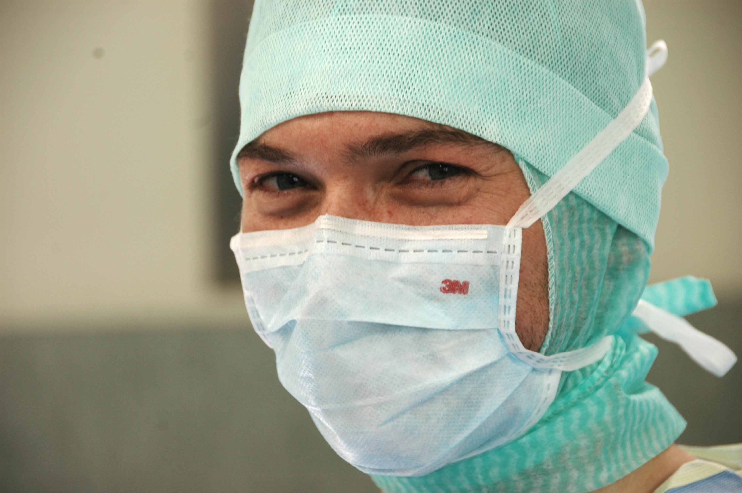 Dr Alban Pinaroli, chirurgien orthopédiste prothèses du genou et de la hanche